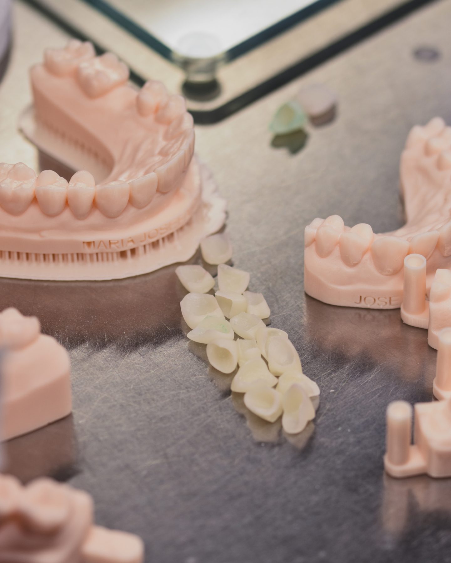 Coronas e incrustaciones sobre modelos de KL Dental Lab